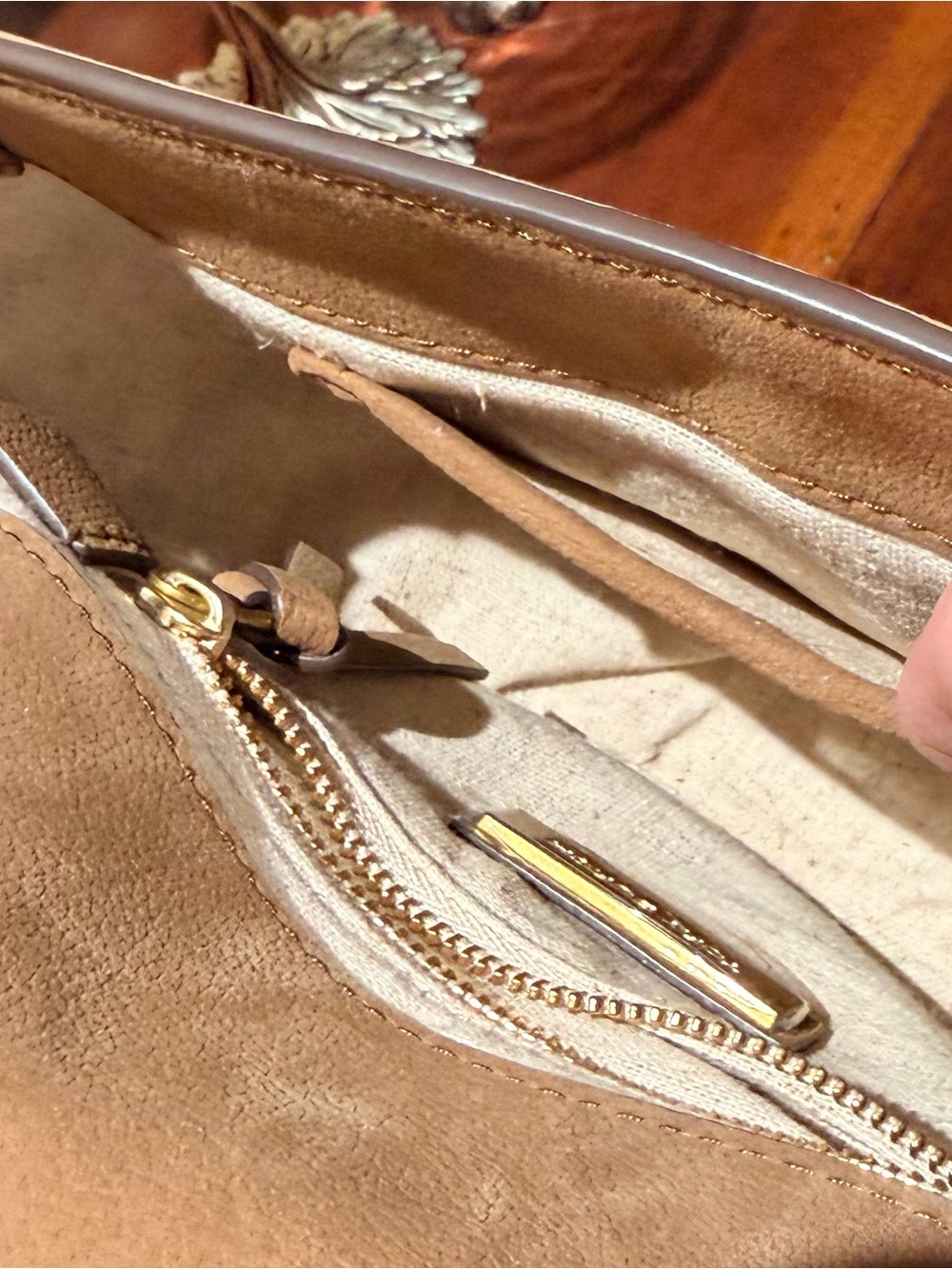 Tory Burch River Rock Mini Leather Bag Tan Suede Saddle Crossbody w/ Red Tassel - Picture 6 of 7